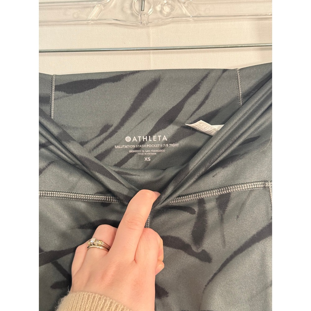 Athleta • Salutation Stash‎ Pocket II 7/8 Tight Grey Tiger Stripe Leggings XS - Picture 6 of 9